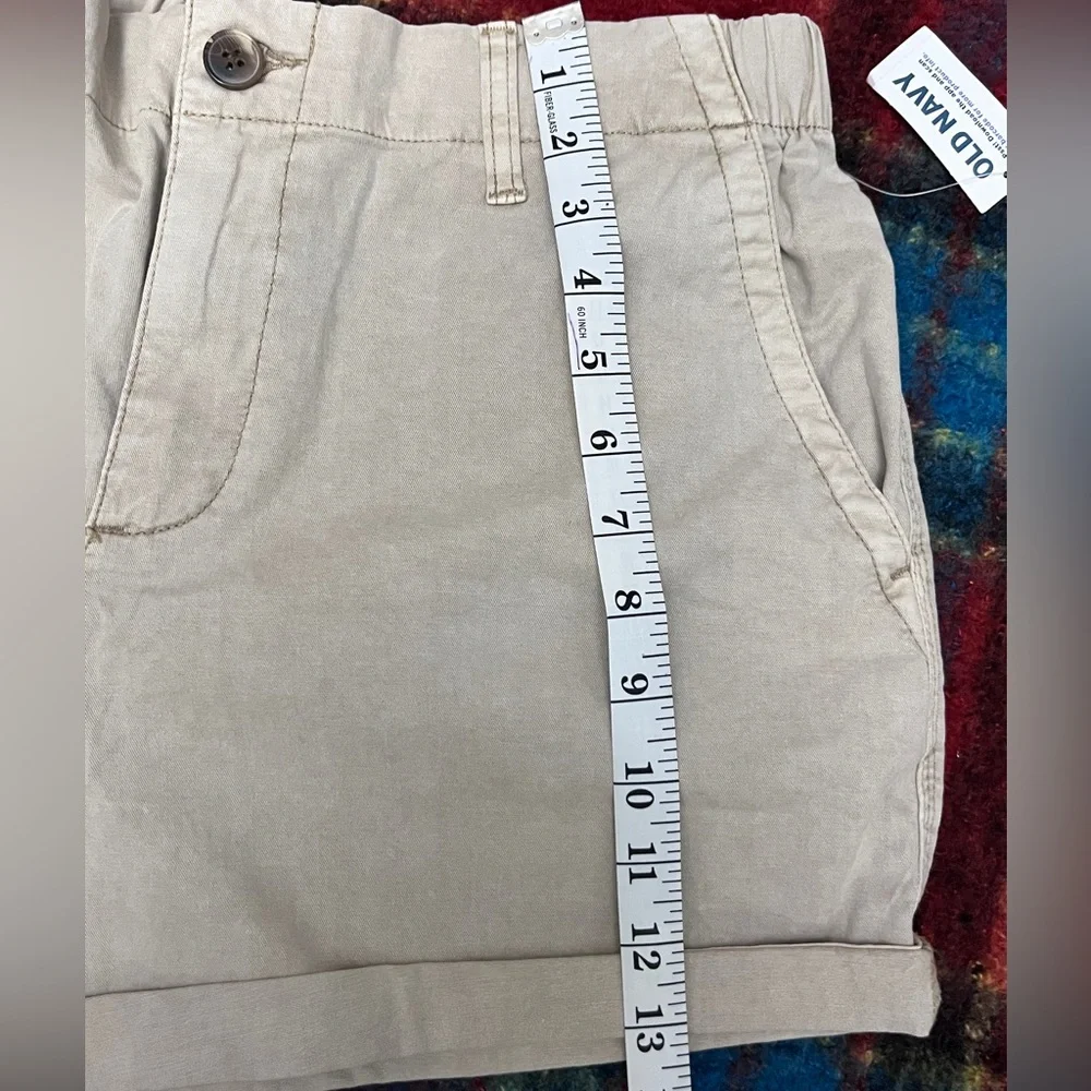 Old Navy Lightweight Khaki Shorts Medium - Picture 7 of 14